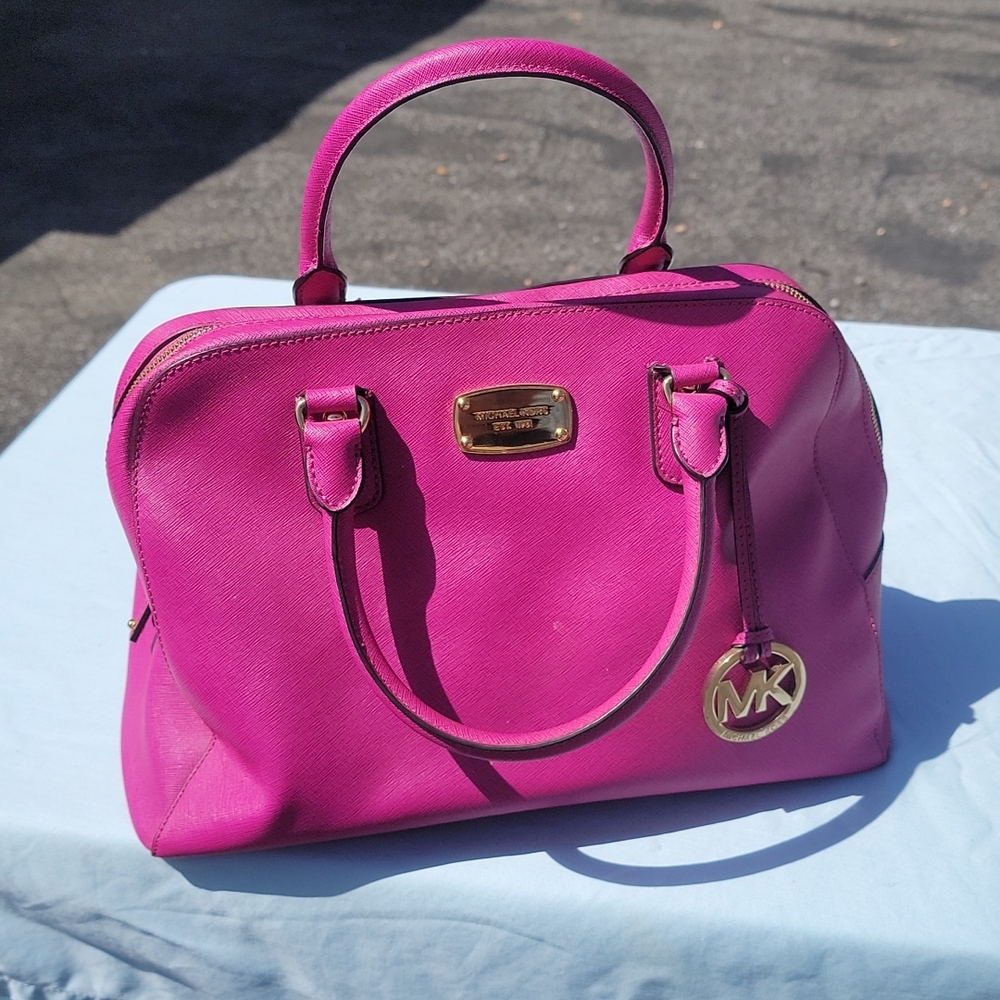 Michael Kors AV-1502 Purse